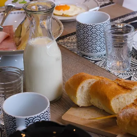 La Petite Maison Dans La Cour Couette-café
