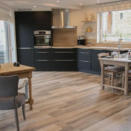 La Petite Maison Dans La Cour Couette-café