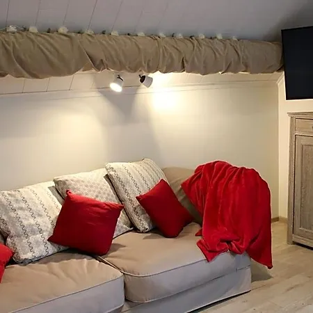 La Petite Maison Dans La Cour Bed and Breakfast