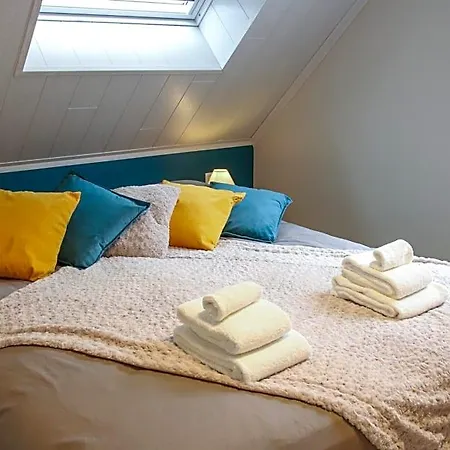 La Petite Maison Dans La Cour Stave