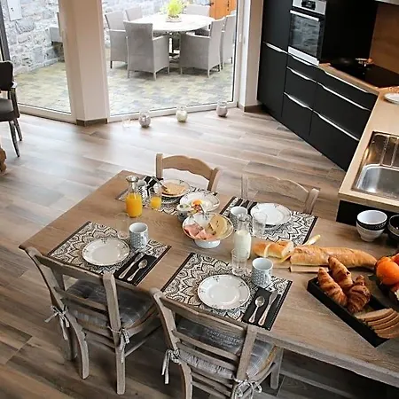 La Petite Maison Dans La Cour Bed and Breakfast Stave