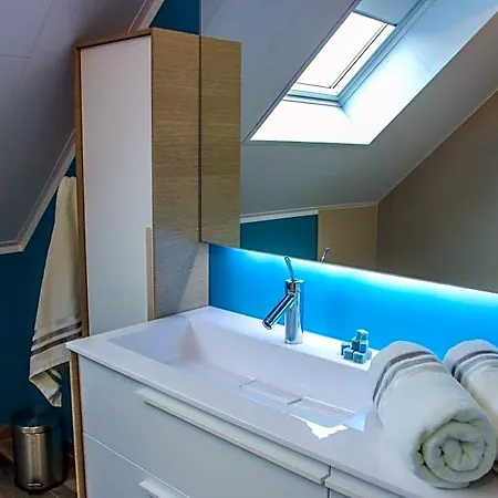 La Petite Maison Dans La Cour Bed and Breakfast Stave