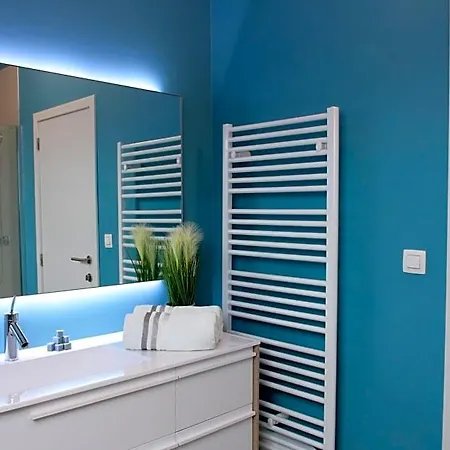La Petite Maison Dans La Cour Bed and Breakfast 3*